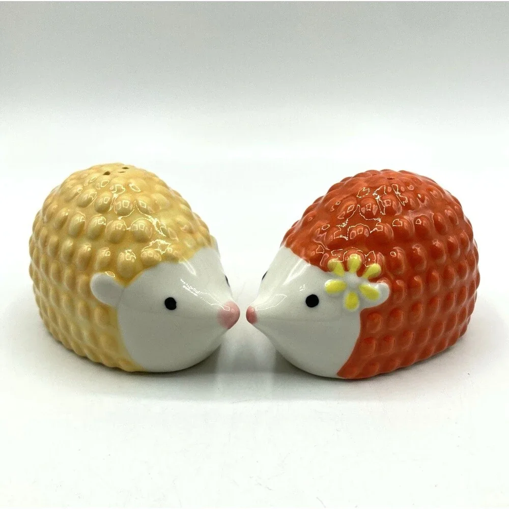 2 Pier 1 Imports Ceramic Hedgehog Salt & Pepper Shakers Set Woodland Kitsch NEW